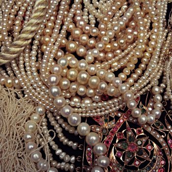 Pearl ornements